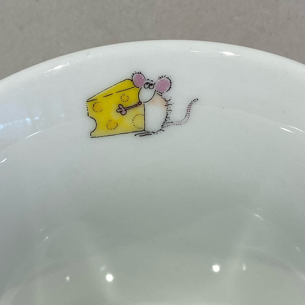 Novelty Cat And Mouse Holding Cheese Mug Cup White Ceramic - Picture 3 of 9